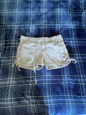 Blue by Saks Fifth Avenue army green light weight shorts.Size S